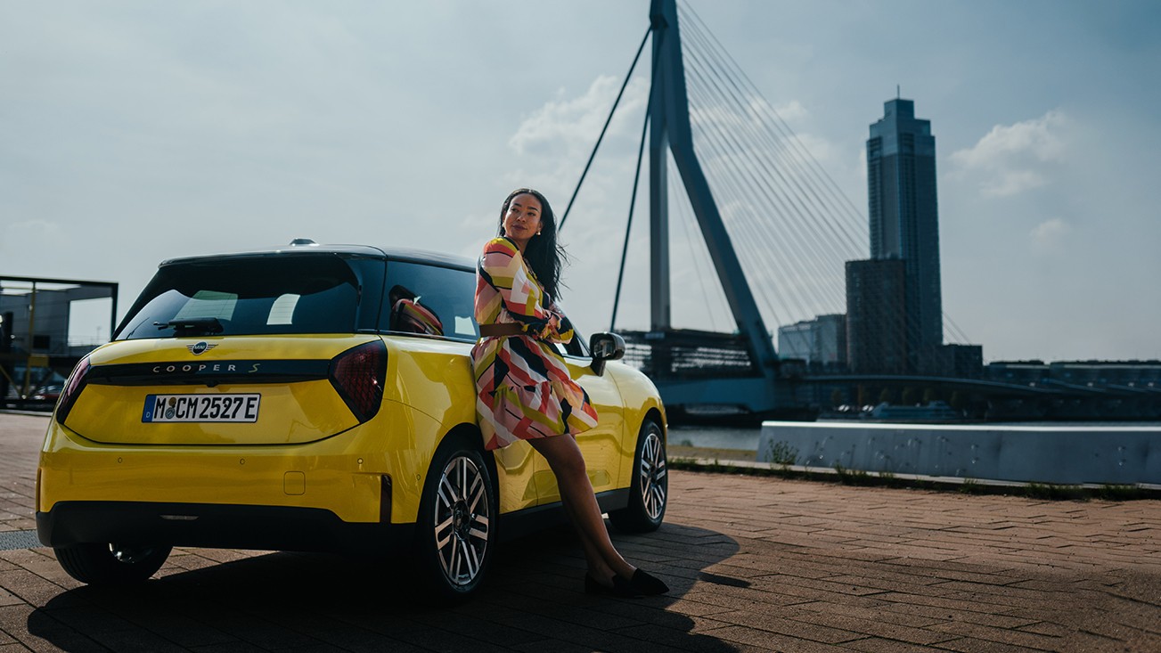 MINI Convertible – blue and white – MINI Mobility Program
